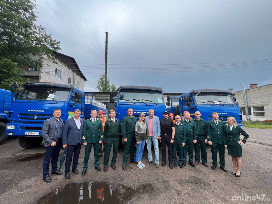 Лужское лесничество получило новый противопожарный КамАЗ