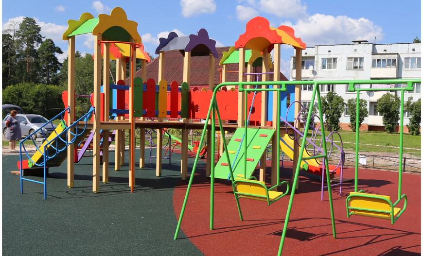 Детская площадка во дворе. Детское кафе двориком. Современные площадки для детей. Детский центр двор. Детская площадка.