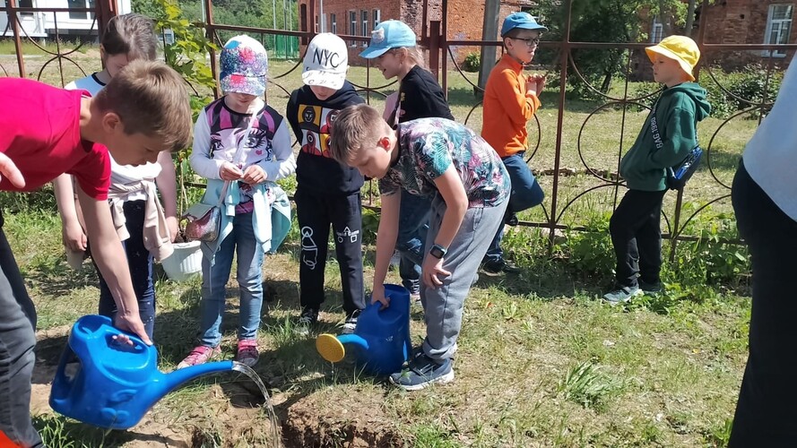 День экологии в лагере. Урок экологии. Подростки на занятии экологии. День экологии в школе фото урок.